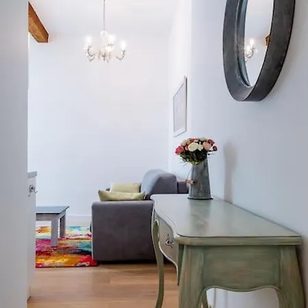 Apartment Le Shabby Chic, Beau T2, Patio, Centre